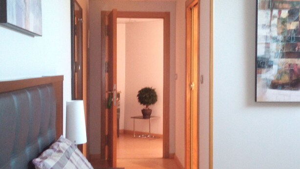 Habitación con 1 cama matrimonial o 2 individuales | Escritorio, tabla de planchar con plancha y cunas gratuitas