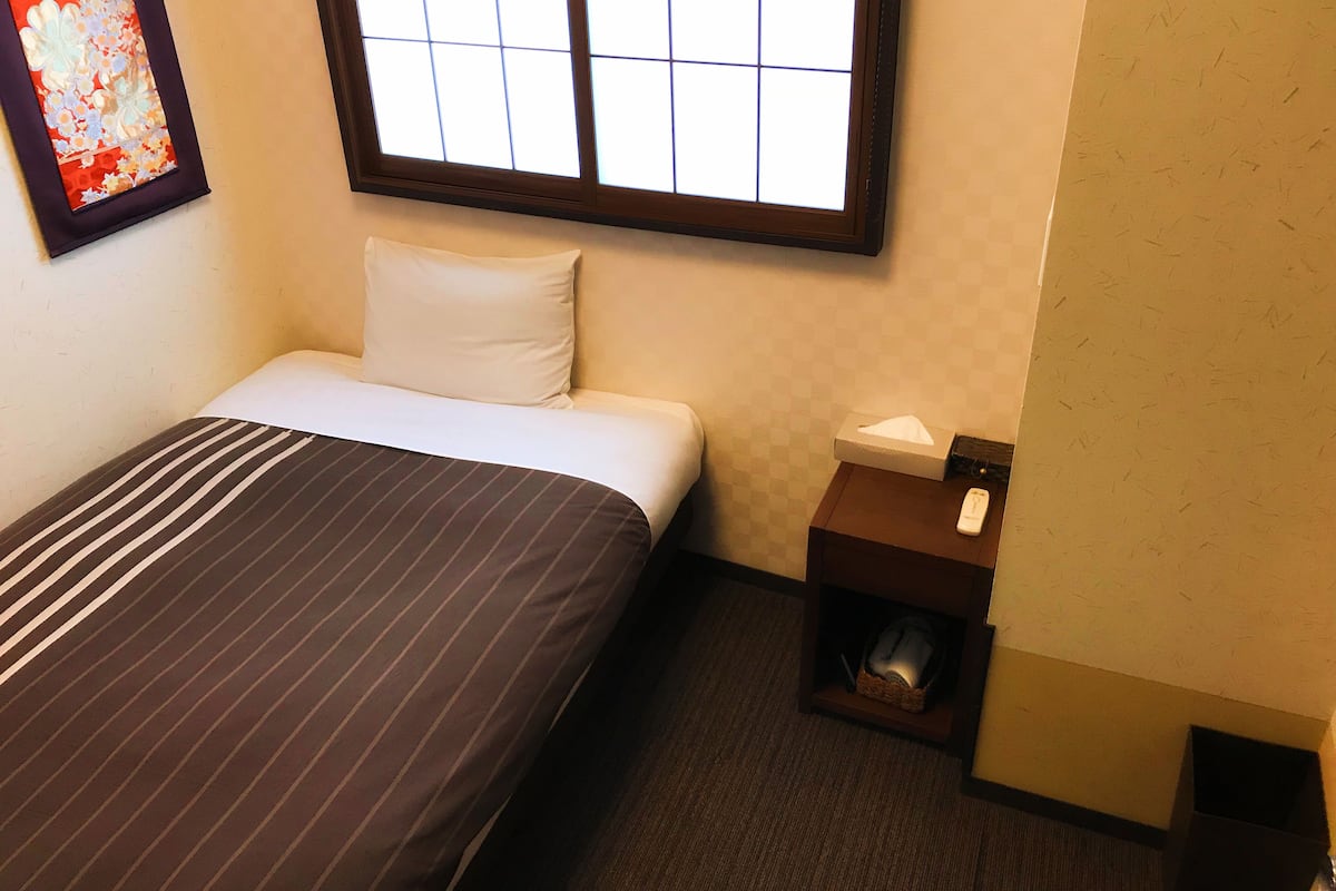 Single Room (Private Bathroom) | Down comforters, blackout drapes, free WiFi, bed sheets