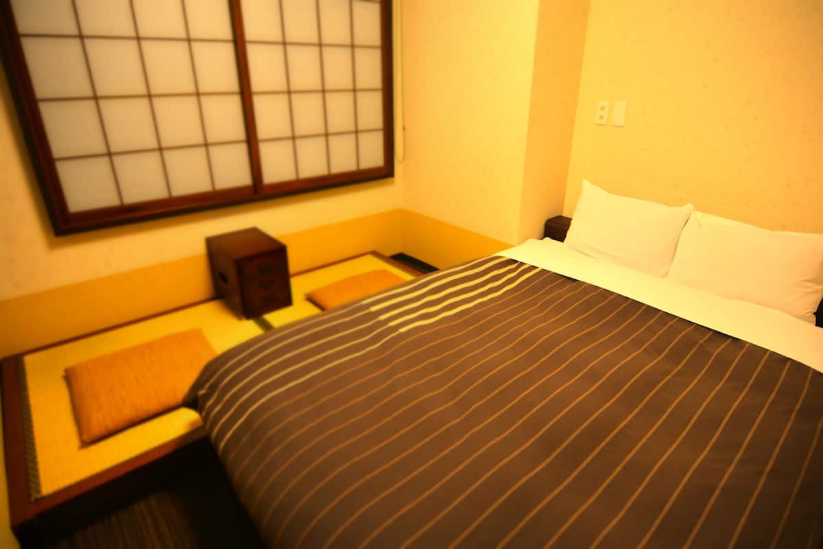 Deluxe Double Room (Private Bathroom)