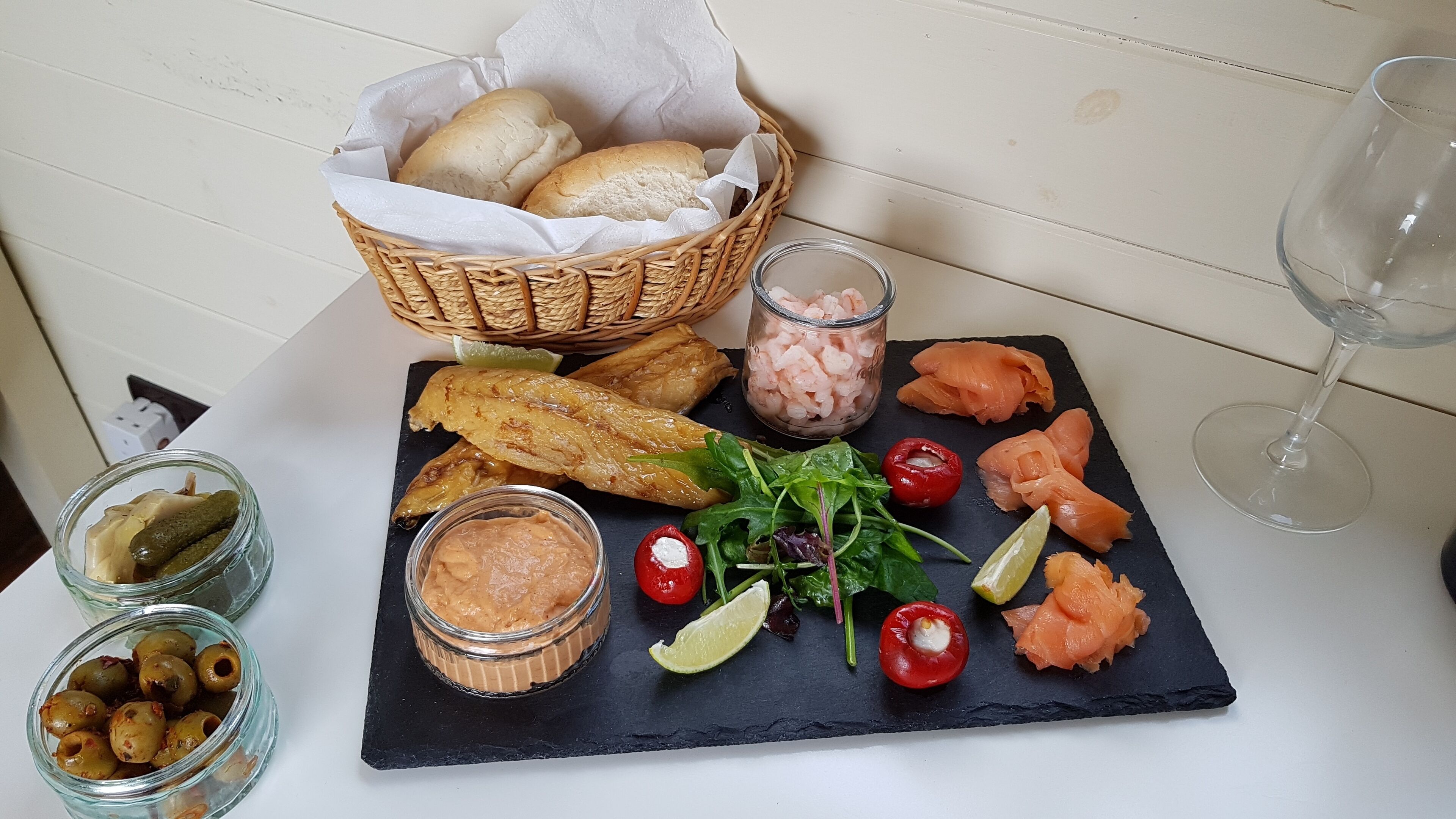 Individuell inredning, unika möbler, skrivbord och strykjärn/strykbräda