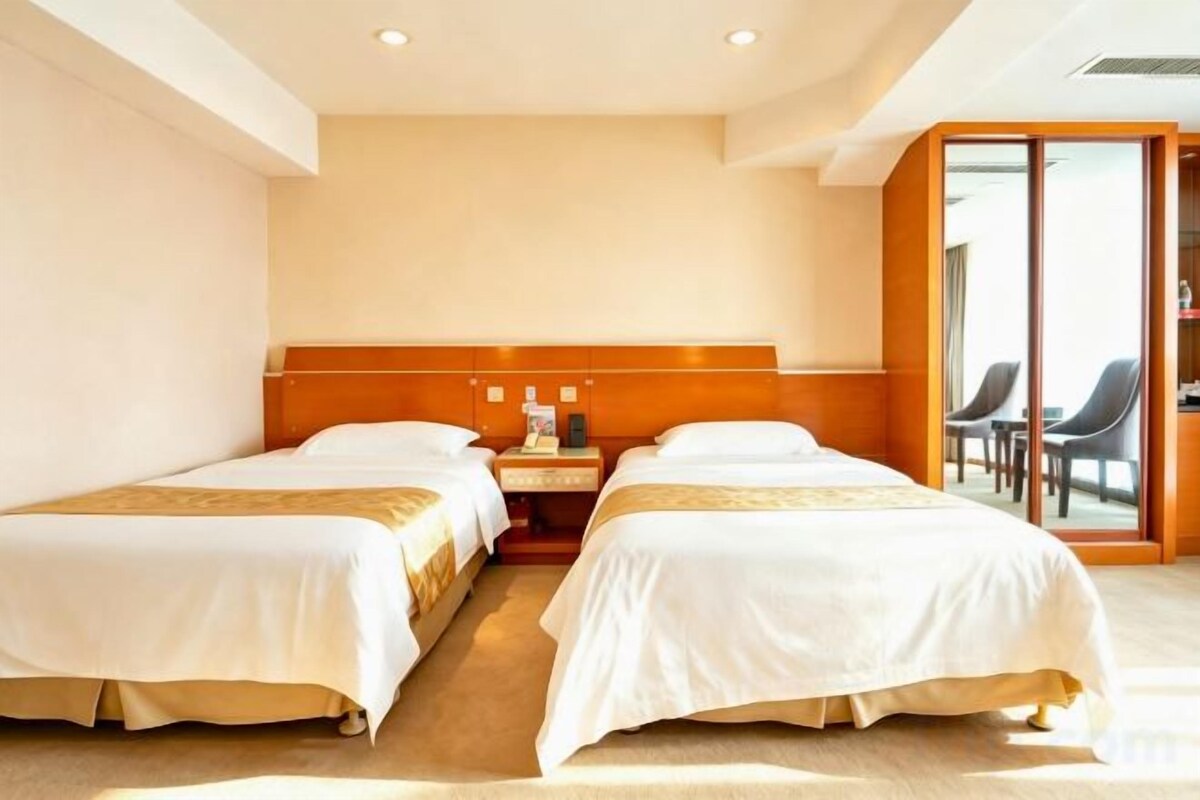 Hochwertige Bettwaren, Pillowtop-Betten, Minibar, Zimmersafe
