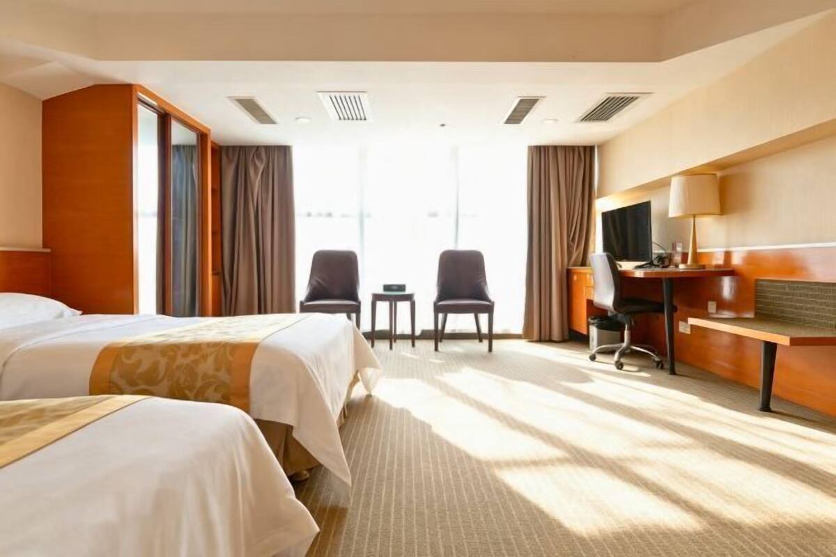 Ropa de cama de alta calidad, colchones con pillow-top y minibar 