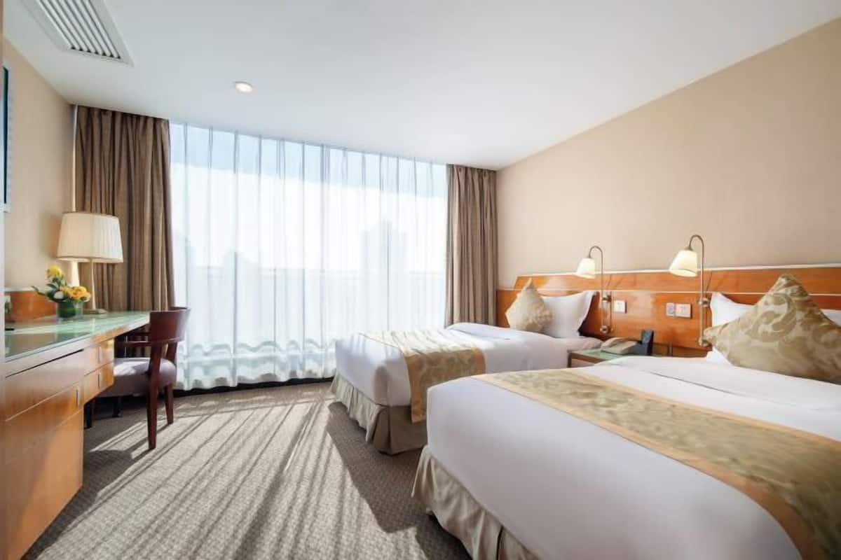 Luxe beddengoed, pillowtop-bedden, een minibar, een kluis op de kamer