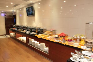 朝食 (ビュッフェ)、毎日提供 (有料)