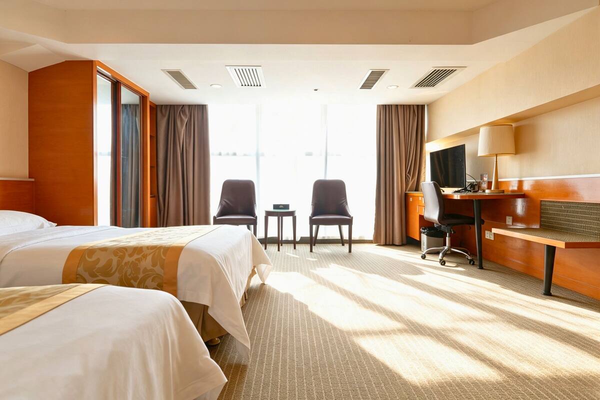Ropa de cama de alta calidad, colchones con pillow-top y minibar 