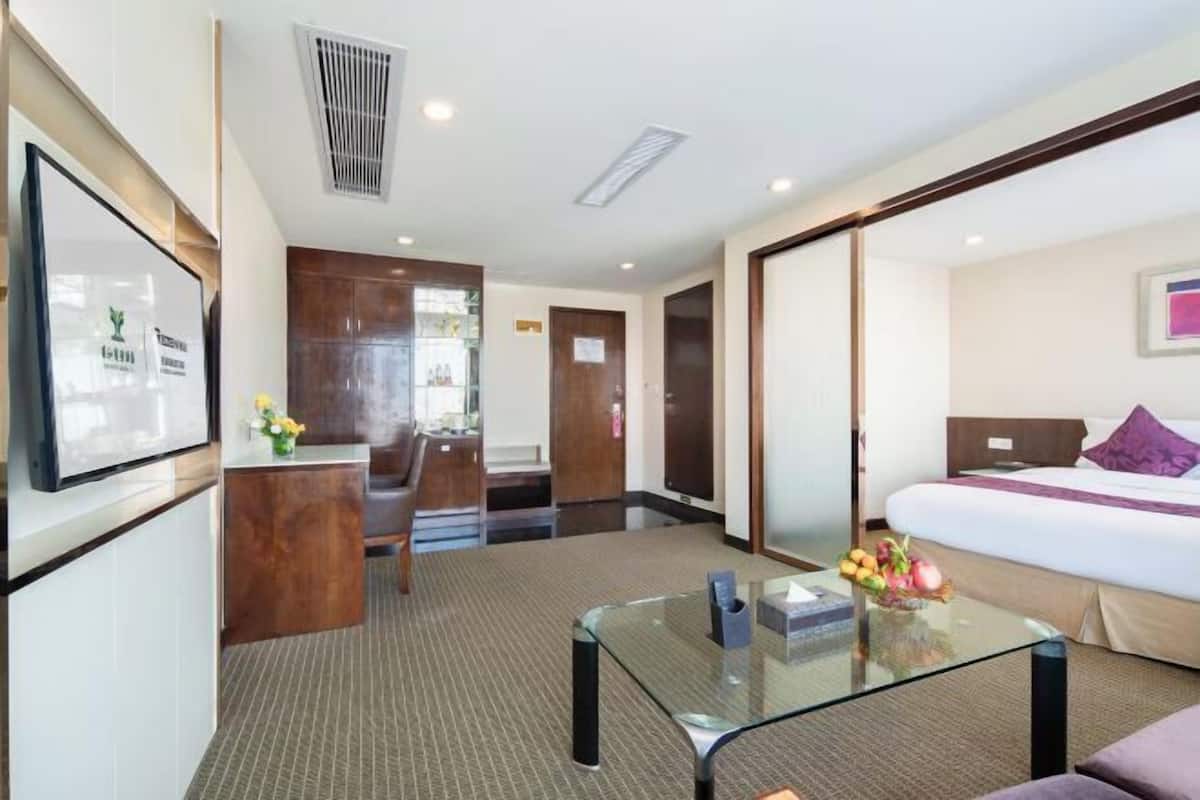Luxe beddengoed, pillowtop-bedden, een minibar, een kluis op de kamer