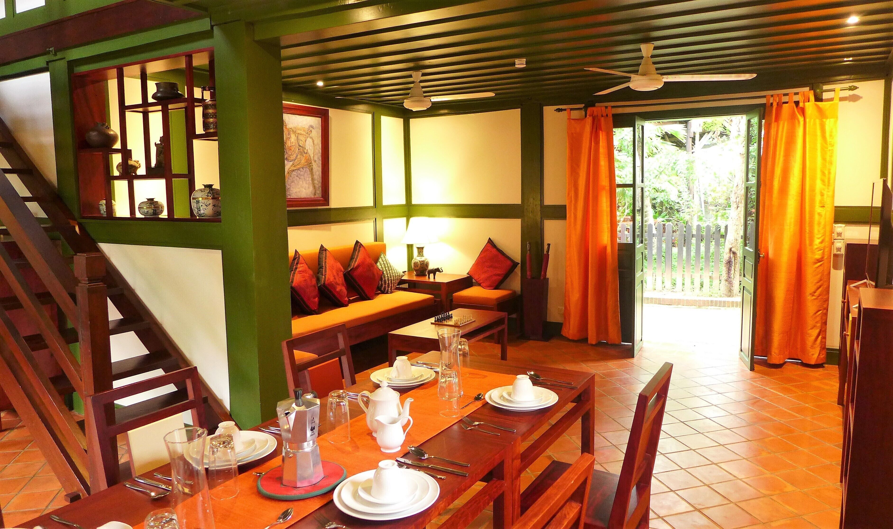 flat-screen tv, dvd player