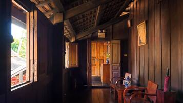 3 dormitorios, minibar (con algunos artículos gratuitos), caja fuerte