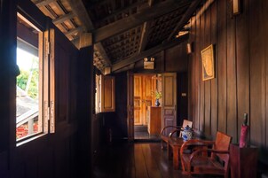 Artículos del minibar gratis y caja de seguridad en la habitación 