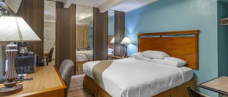 Surmatelas, bureau, fer et planche à repasser, Wi-Fi gratuit