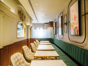 Lunch and dinner served - The Sultan (Singapore)