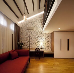 Minibar, in-room safe, desk, blackout curtains - The Sultan (Singapore)