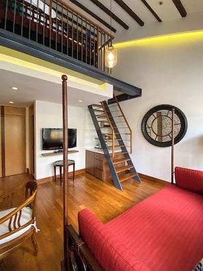 The Sultan Loft | Minibar, in-room safe, desk, blackout drapes - The Sultan (Singapore)