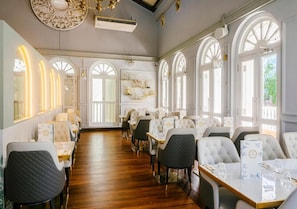 Lunch and dinner served - The Sultan (Singapore)