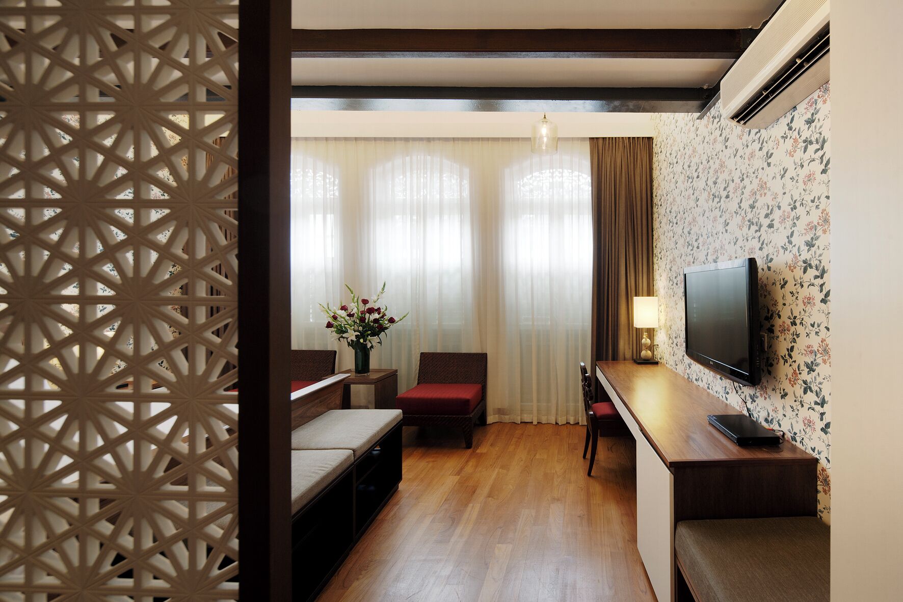 Habitación Premier, 1 cama de matrimonio grande (The Puteri) | Minibar, caja fuerte, escritorio y cortinas opacas