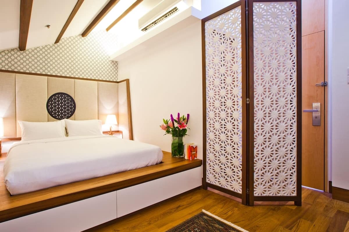 Standardzimmer, 1 Queen-Bett, ohne Fenster (Attic Room) | Minibar, Zimmersafe, Schreibtisch, Verdunkelungsvorhänge