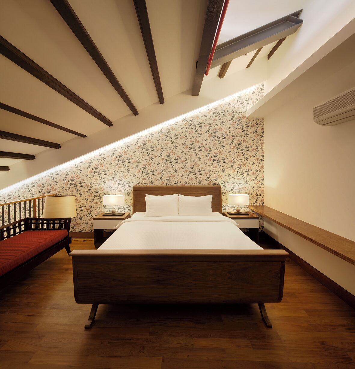 The Sultan Loft | Minibar, in-room safe, desk, blackout curtains