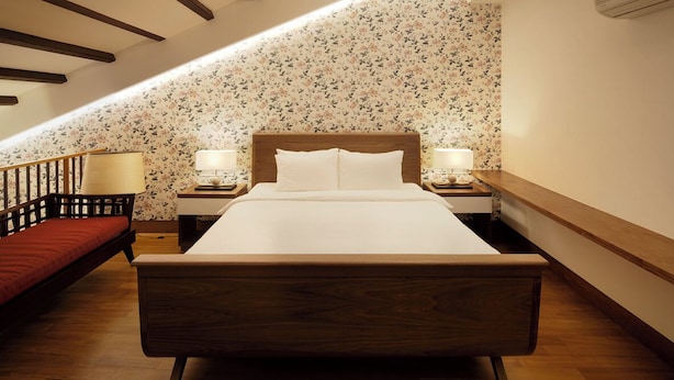 Loft, 1 Tempat Tidur King dengan tempat tidur Sofa (Sultan) | Minibar, brankas, meja kerja, dan tirai kedap cahaya