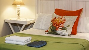 Family Cottage, 2 Bedrooms, Private Pool | 2 bedrooms, in-room safe, individually decorated - Bid Huisie (Prince Albert)