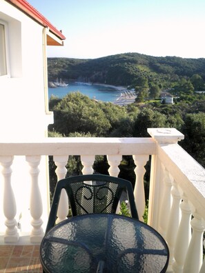 Quarto casal superior, vista para o mar | Sacada