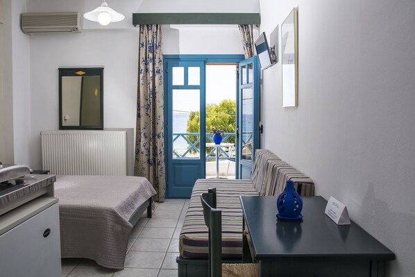 Triple Room, Sea View | Iron/ironing board, free cots/infant beds, free rollaway beds, free WiFi - Villa Irida (Viannos)