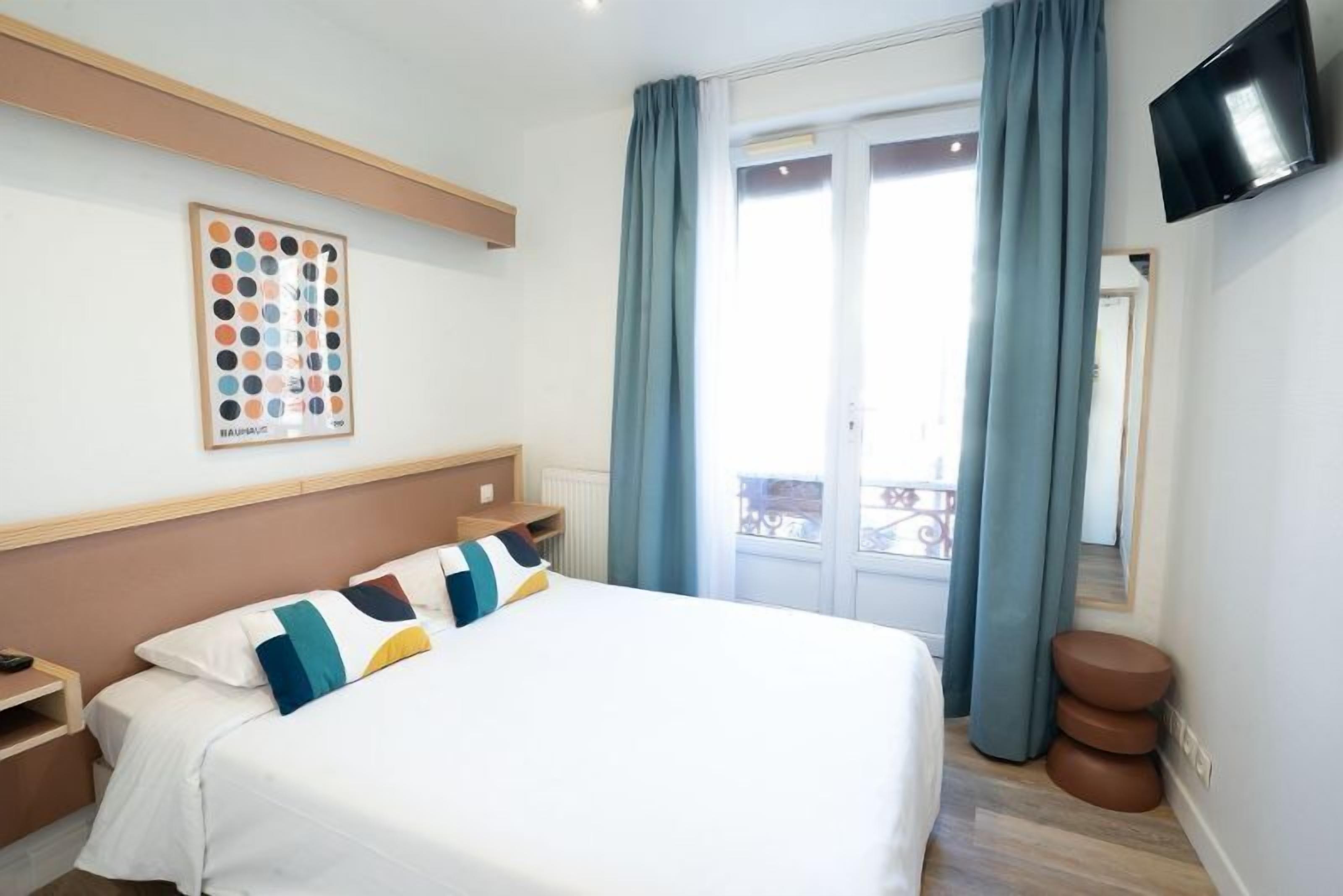 غرفة فردية | أغطية فراش متميزة وخزنة داخل الغرفة وتجهيزات عازلة للصوت وواي فاي مجانًا