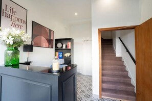 Premium bedding, in-room safe, soundproofing, free WiFi - Hotel Edgar Quinet (Paris)