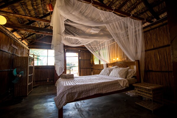 Coffre-fort, fer et planche Ă repasser, accĂšs au Wi-Fi (inclus)