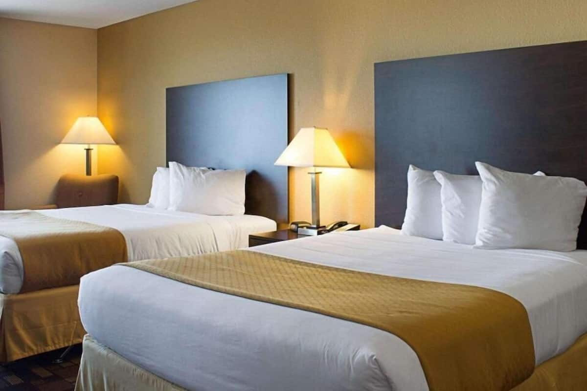 In-room safe, desk, laptop workspace, blackout drapes