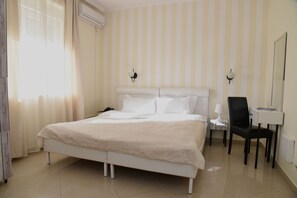 单人房 | 防过敏的被褥、迷你吧、客房内保险箱、办公桌