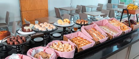 Desayuno completo todos los días (con cargo)
