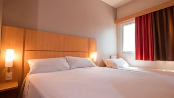 Kamar Standar, Beberapa Tempat Tidur | Minibar, meja kerja, tirai kedap cahaya, dan kedap suara