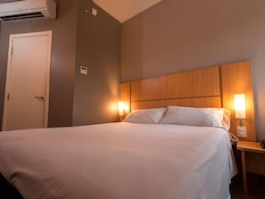 Minibar, escriptori, cortines opaques i habitacions insonoritzades