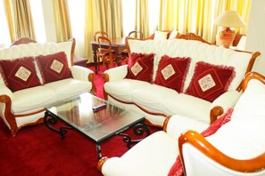 Presidential Room | In-room safe, desk, free WiFi - New Mwanza Hotel (Mwanza)