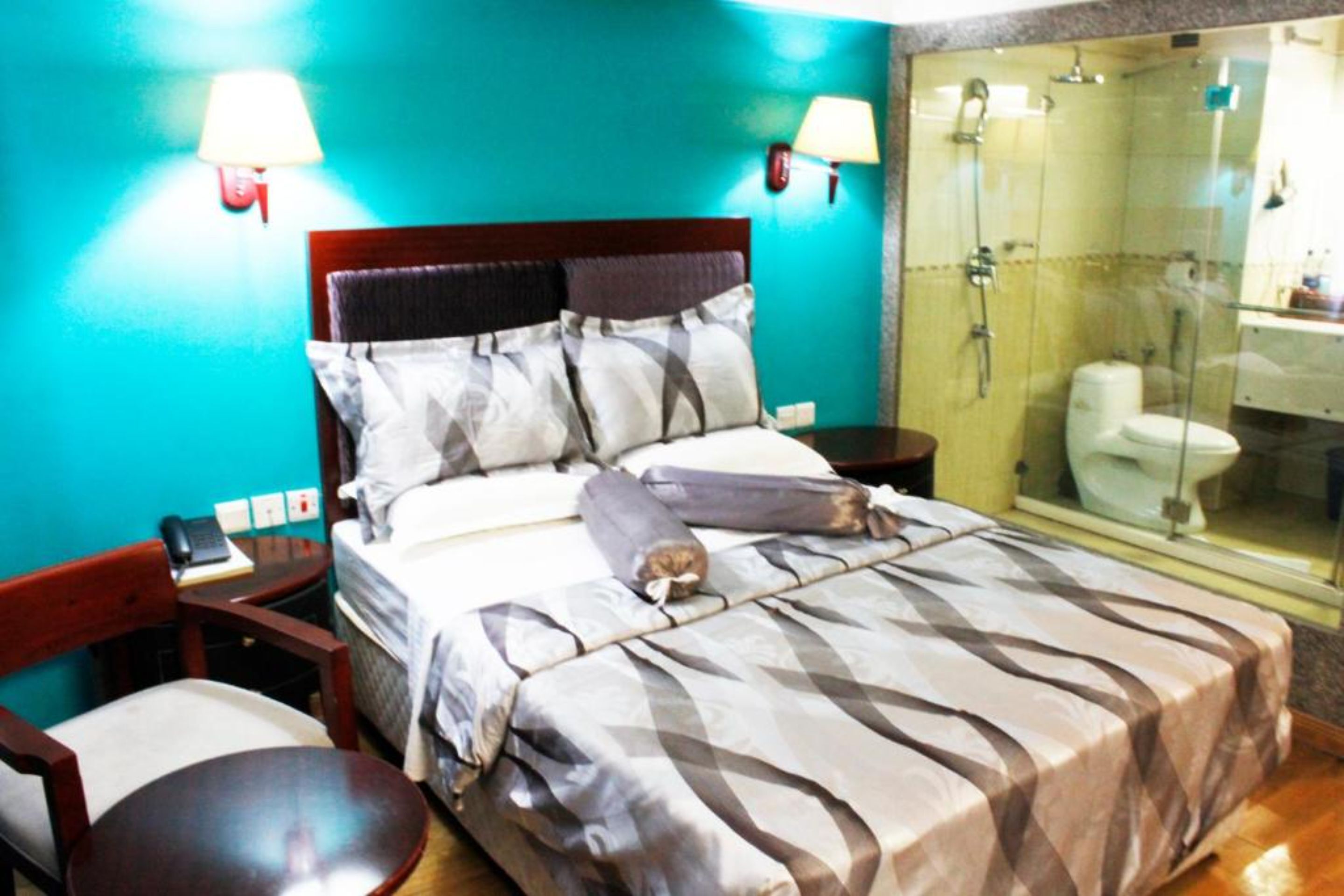 suite | 1 bedroom, in-room safe, desk, free wifi