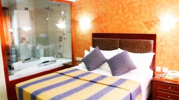 In-room safe, desk, free WiFi