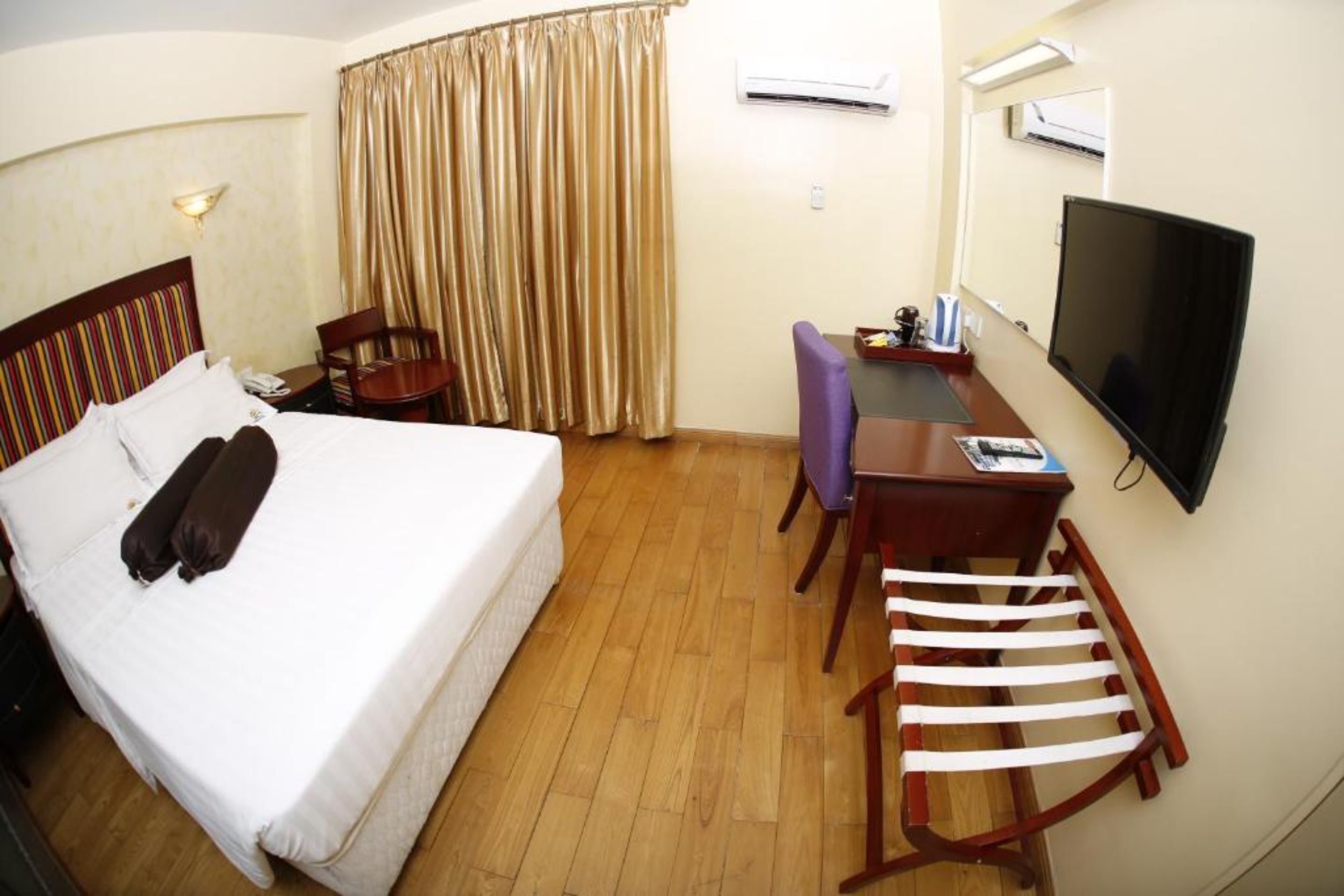 standard double room | 1 bedroom, in-room safe, desk, free wifi