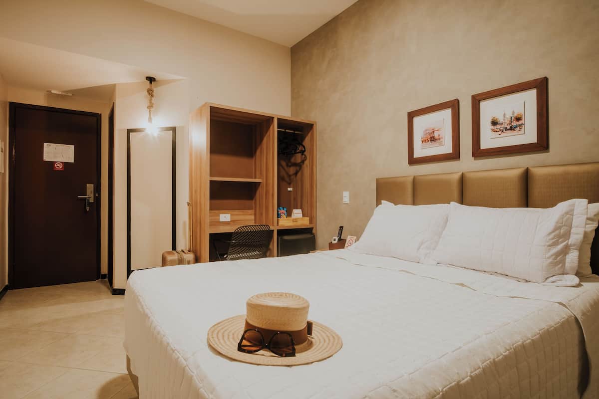 Standard Room | Desk, free WiFi, bed sheets