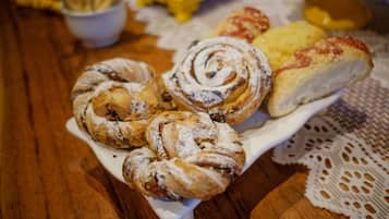 Sudah termasuk sarapan prasmanan setiap hari