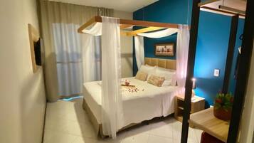 Quarto casal superior | Escrivaninha, Wi-Fi de cortesia, roupa de cama