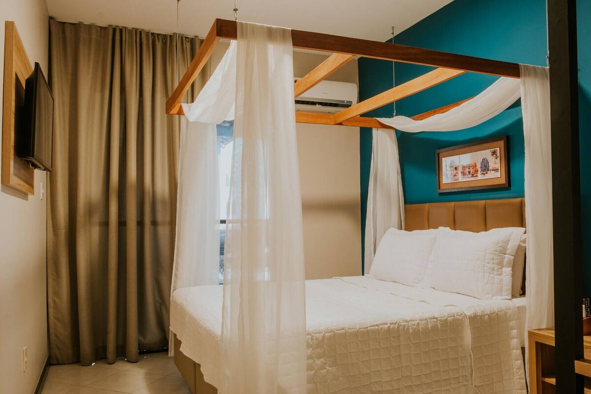Escritorio, wifi gratis y ropa de cama 