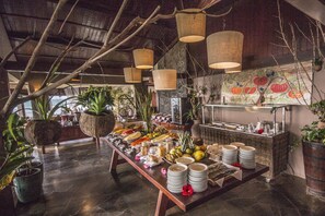 Desayuno buffet incluido todos los días 