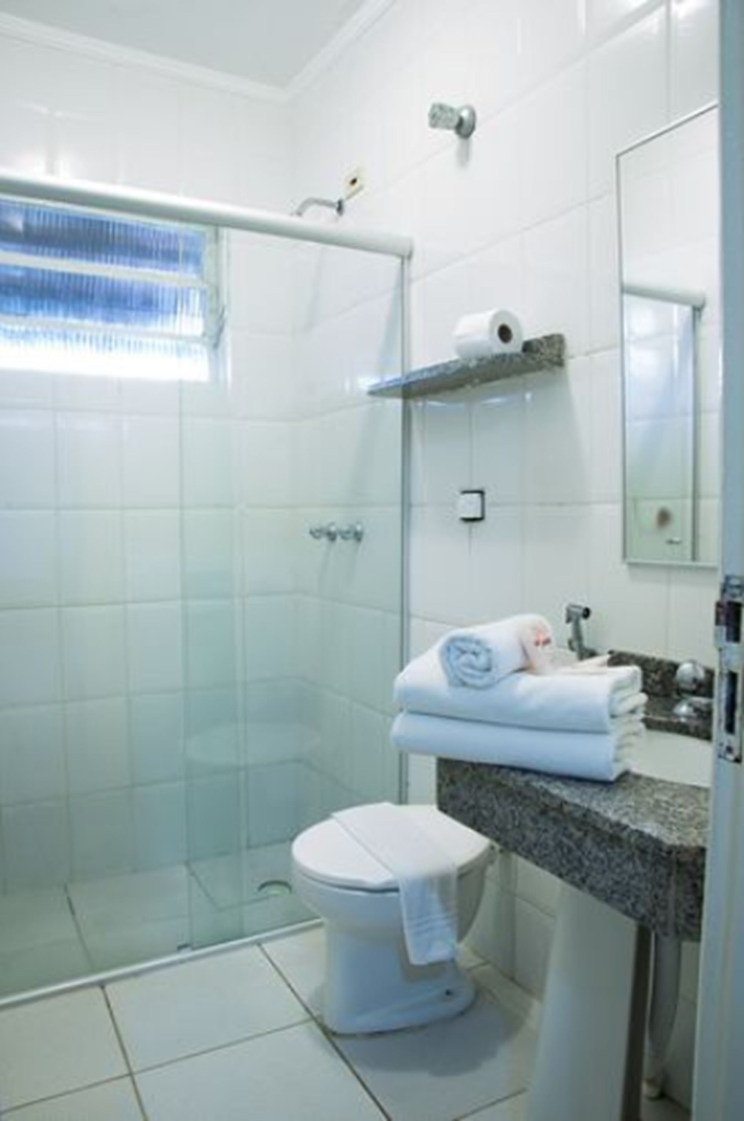 shower, free toiletries, towels