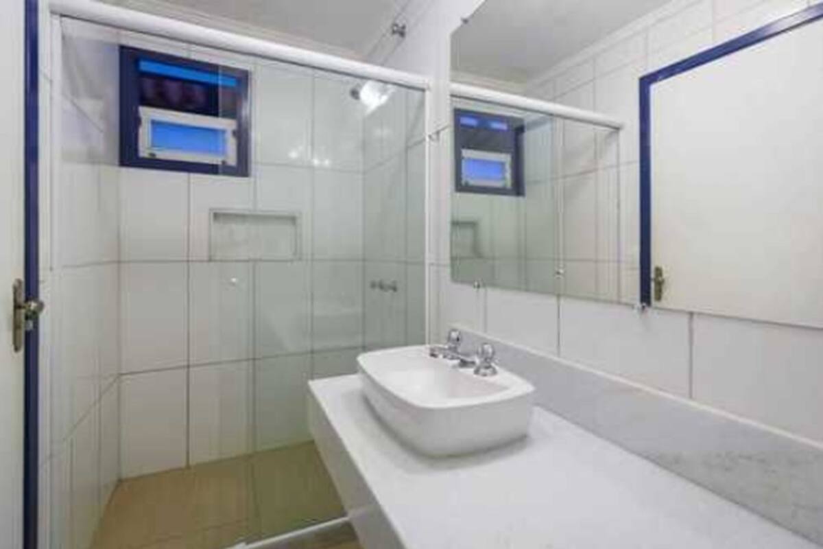 suite | bathroom | shower, free toiletries, towels