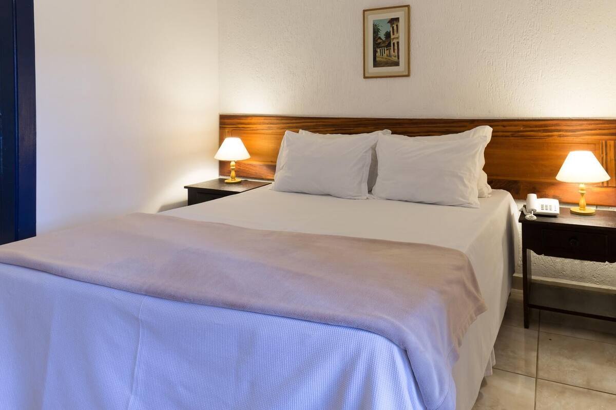 Minibar, bureau, accès au Wi-Fi (inclus), literie fournie