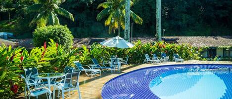 Outdoor pool, pool loungers