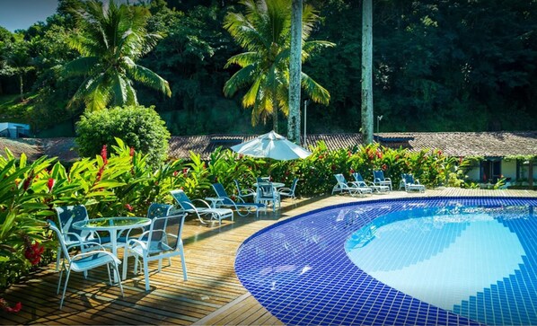 Outdoor pool, pool loungers