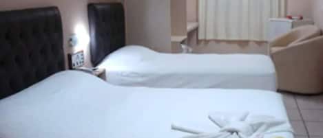 Deluxe Room | Desk, free WiFi