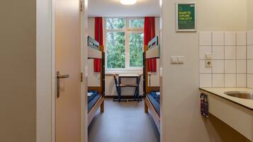 Standaard vierpersoonskamer, privébadkamer (Bunk beds) | Gratis babybedden, gratis wifi, beddengoed