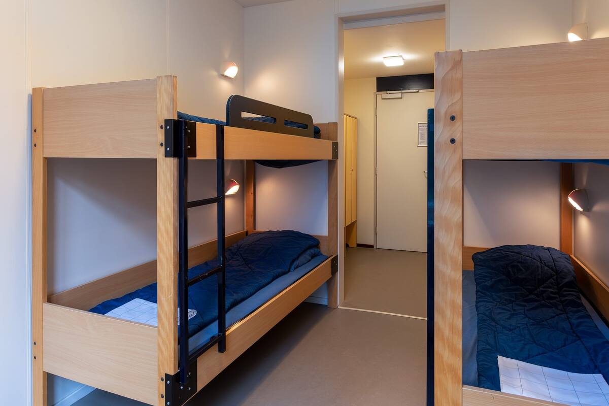 标准四人房, 私人浴室 (Bunk beds) | 免费婴儿床、免费 WiFi、床单